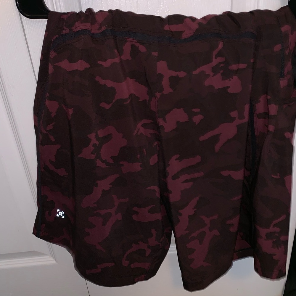 Red camouflage Lululemon Pacebreaker 9” with liner
